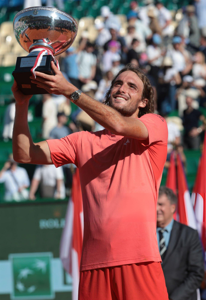 年终总决赛轻取戴维斯杯，西西帕斯惊艳四座