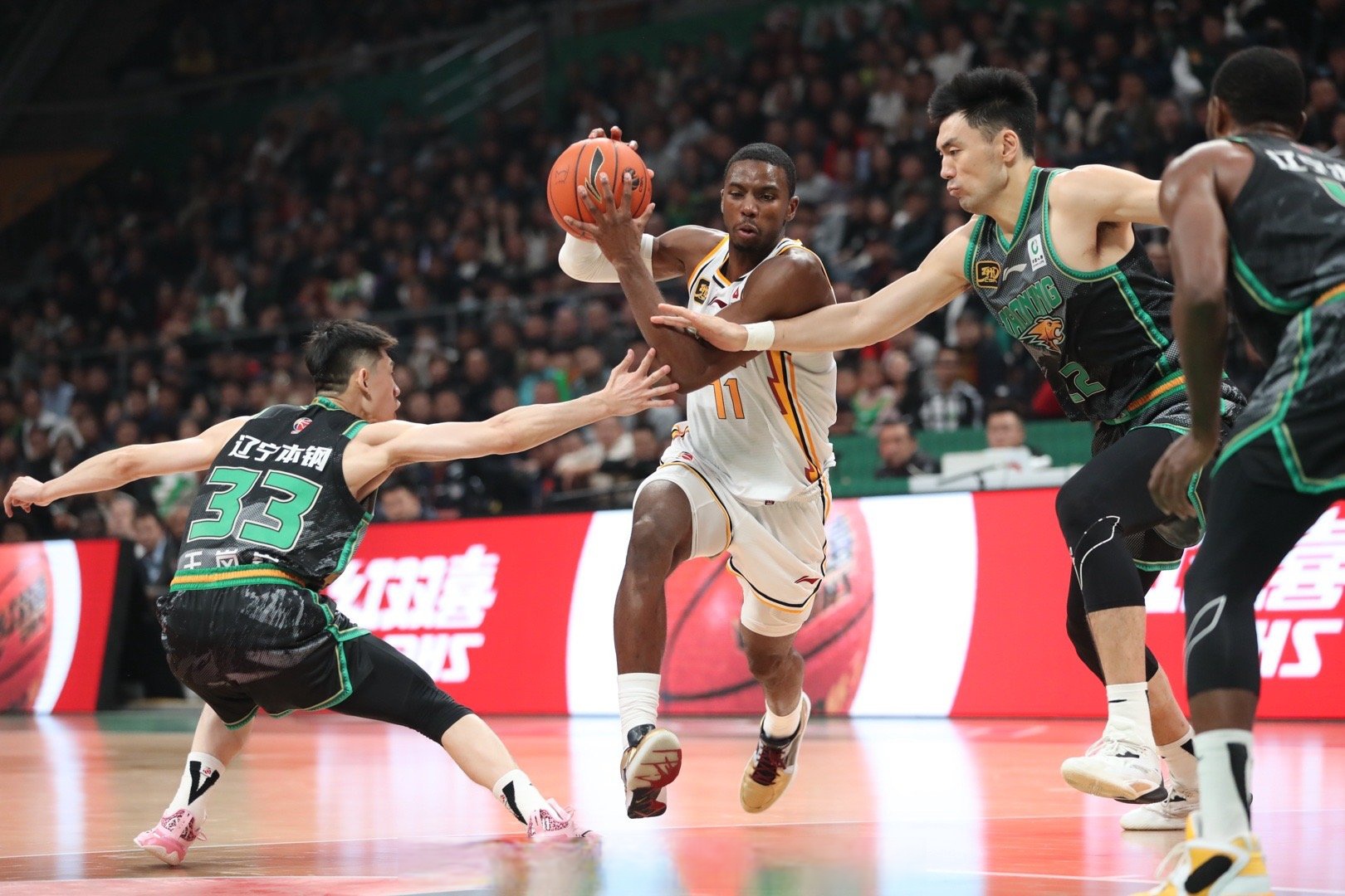 魔术轻取辽宁队,戈贝尔点燃赛场 魔术轻取辽宁队,戈贝尔点燃赛场