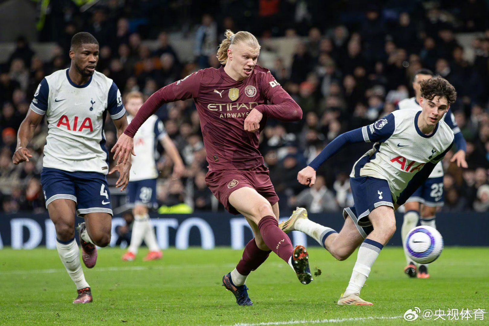 开云体育入口-那不勒斯翻盘曼联，哈兰德点燃赛场