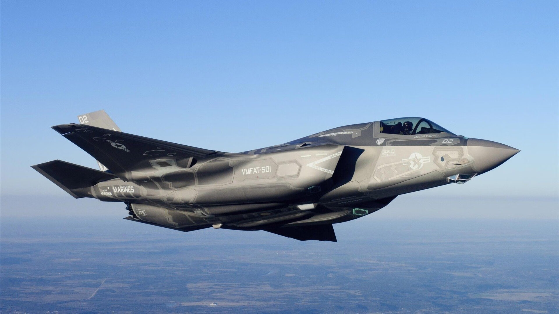 当圣西罗的奇迹在银石赛道上演,足球的翻盘基因如何接管F1年度争冠