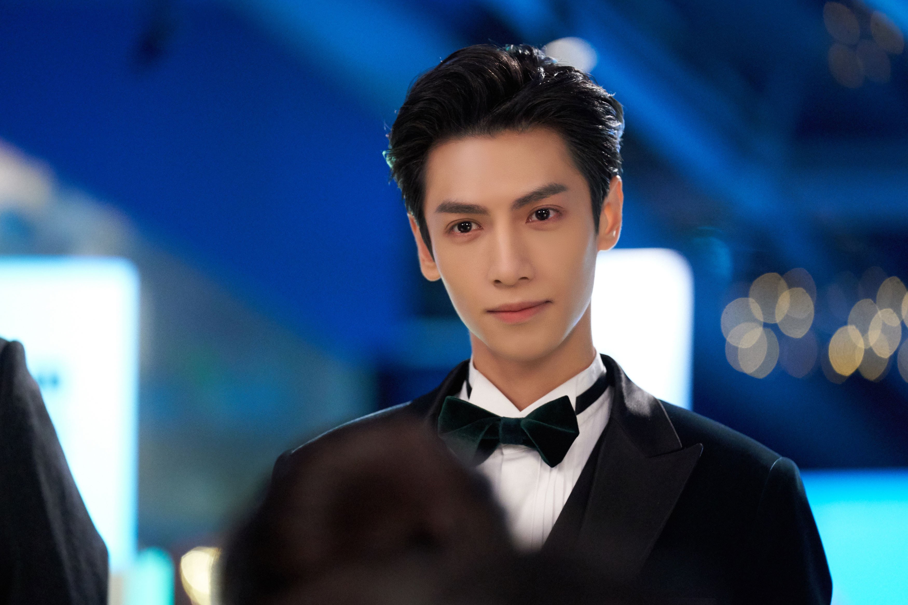 开云sport-红沙漫过安联，当马里铁蹄碾碎拜仁神话，阿劳霍在秩序废墟上三次刻下名字