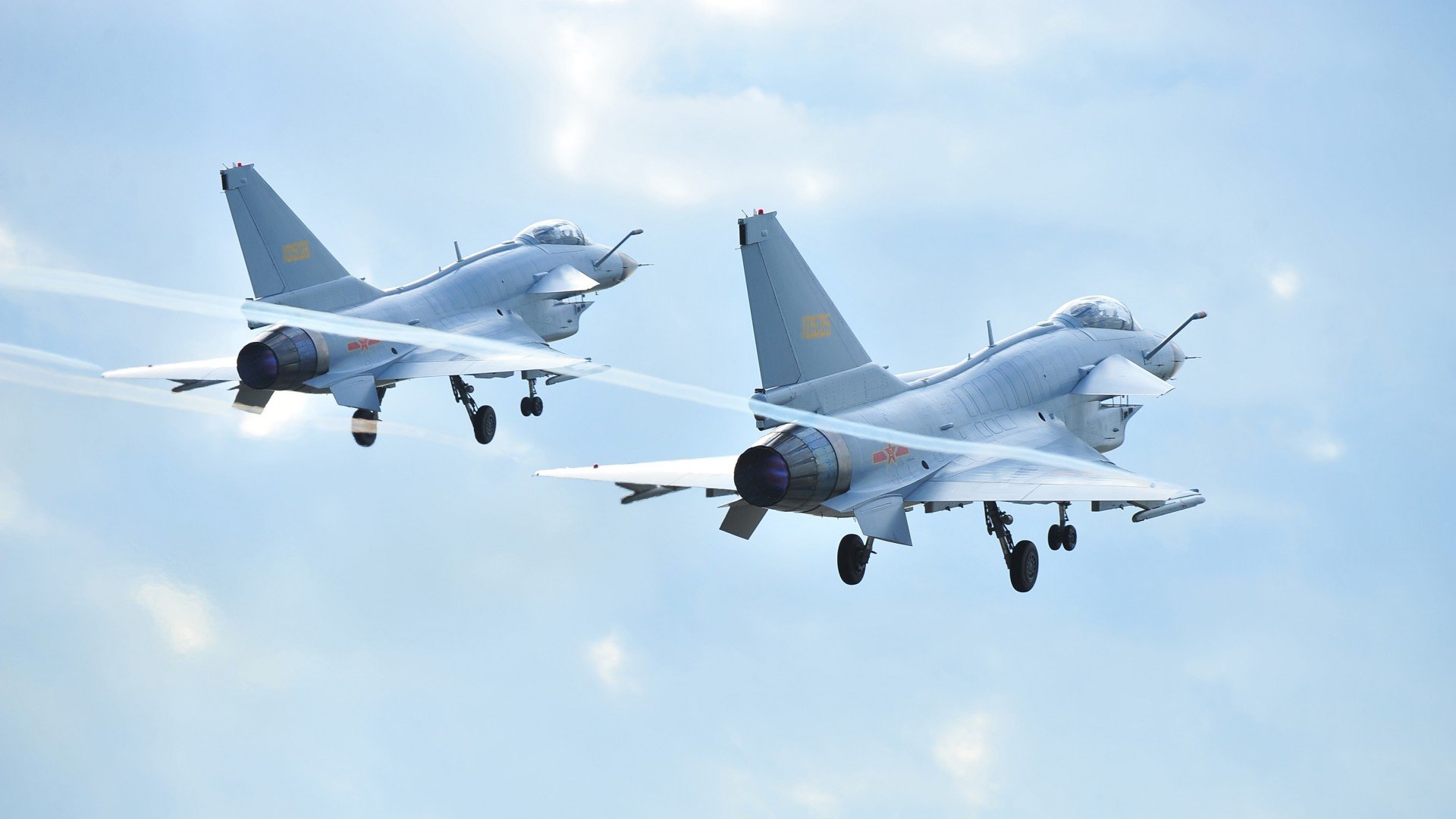 跨界速报，酋长球场补时绝杀与巴林赛道红色风暴—今日竞技场上的两种终局艺术