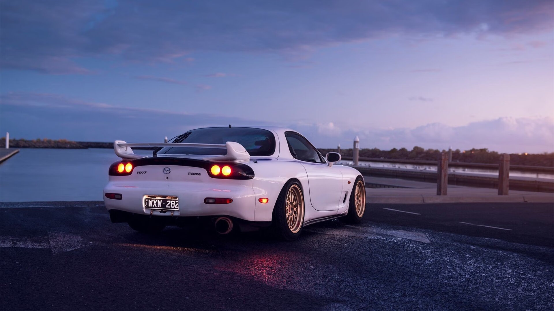 排位赛最后一圈，当小贾伦在数据面板上完成绝杀超车